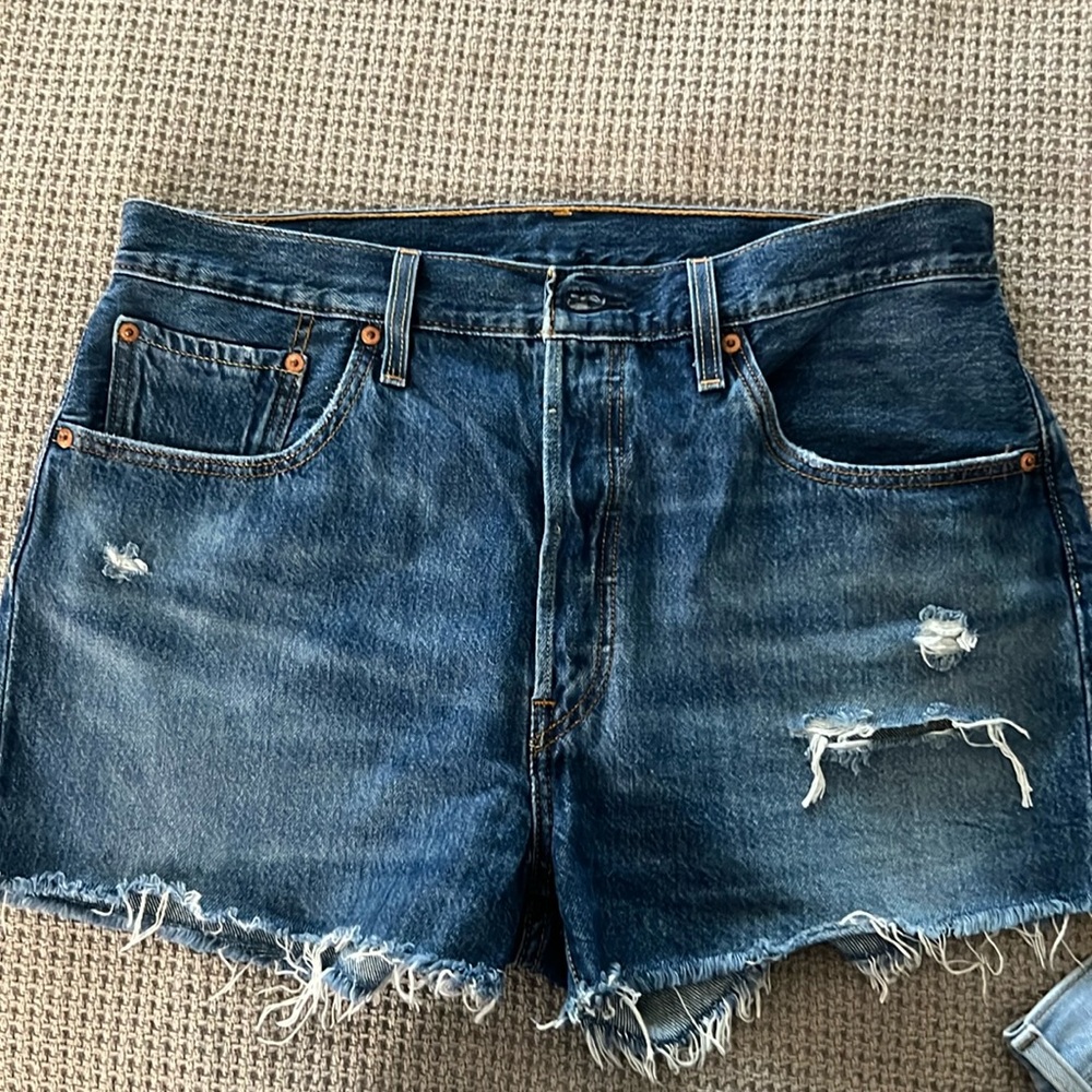 NWOT LEVIS 501 shorts size 32. Never been worn
